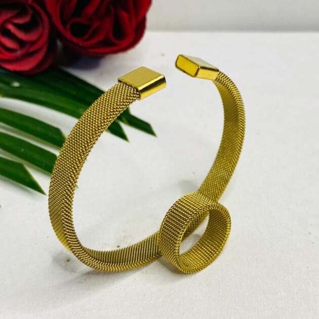 Royal Gold Handcuff & Ring Combo