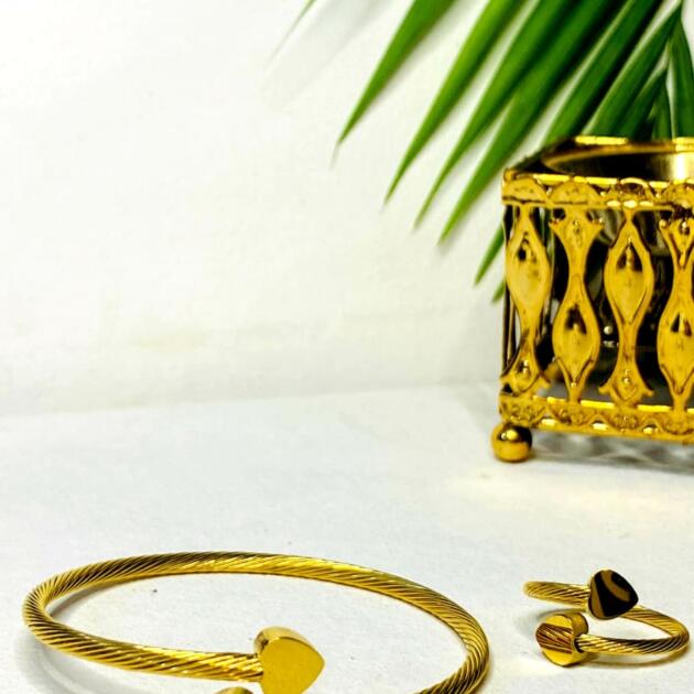 Classic Gold Mirror Finish Cuff