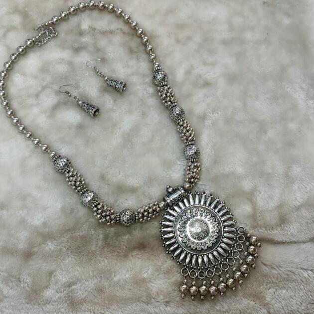 Classic Antique Jewelry Set