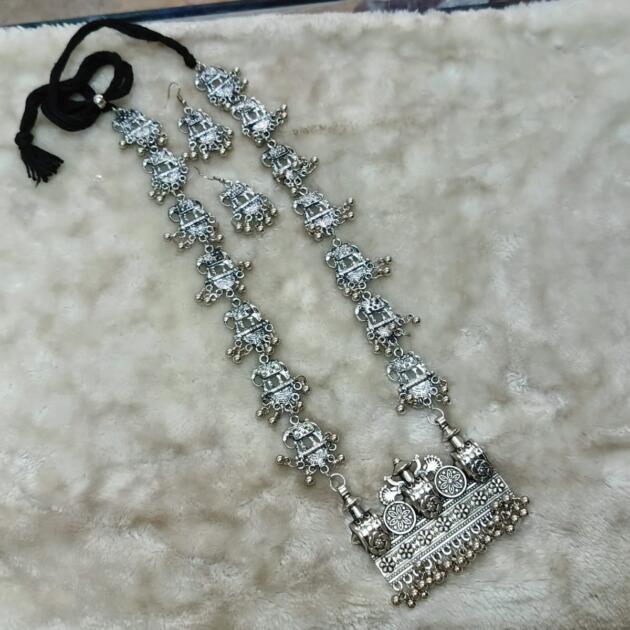 Royal Antique Jewelry Set