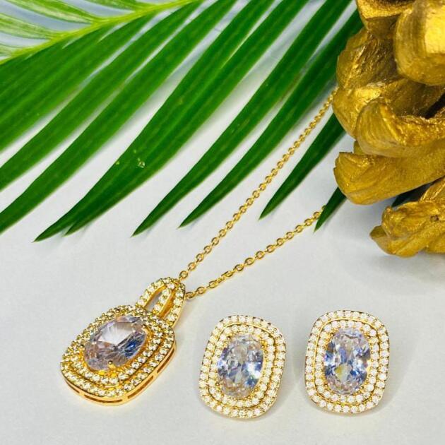 Luxury Diamond Look Set